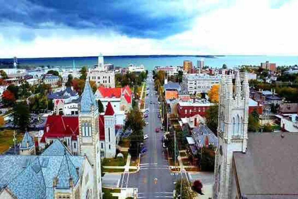 Near Cedar Point And Downtown Holiday home