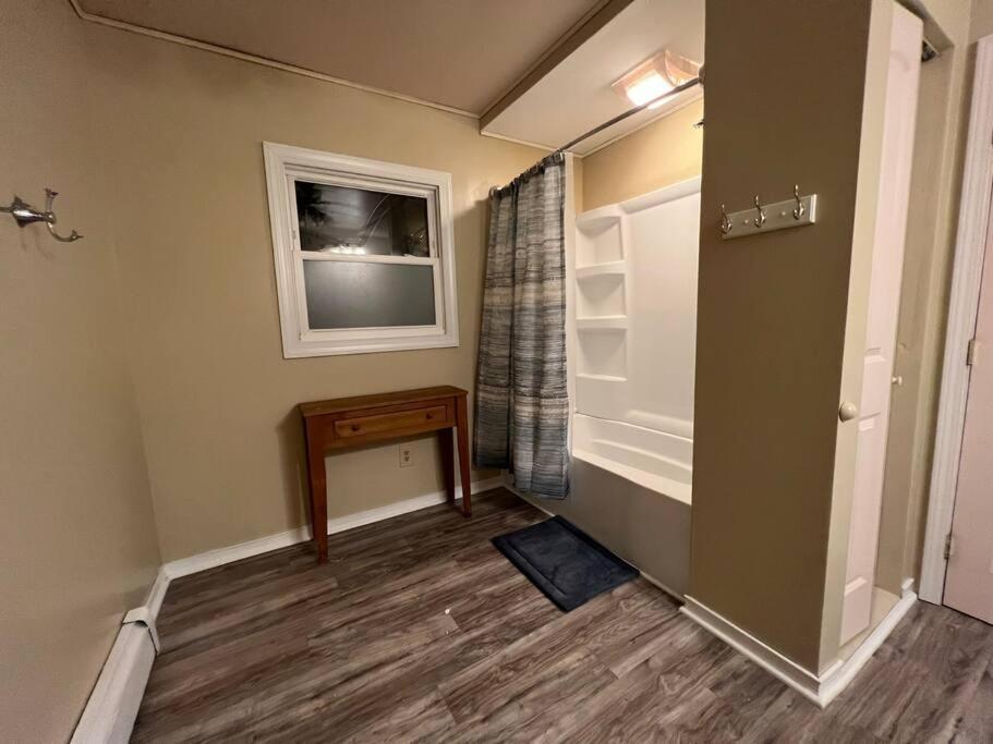 Near Cedar Point And Downtown Holiday home