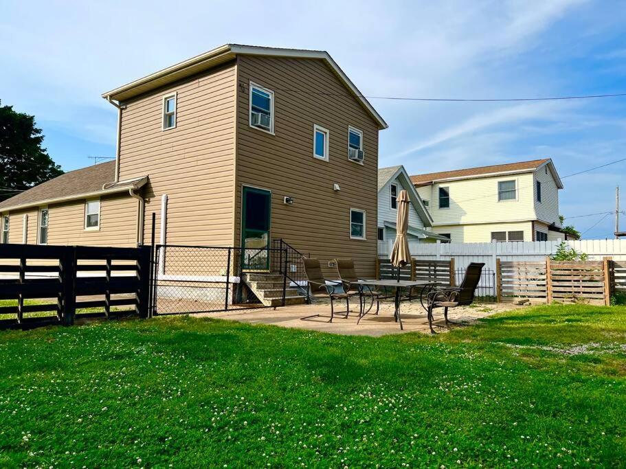 Near Cedar Point And Downtown Holiday home